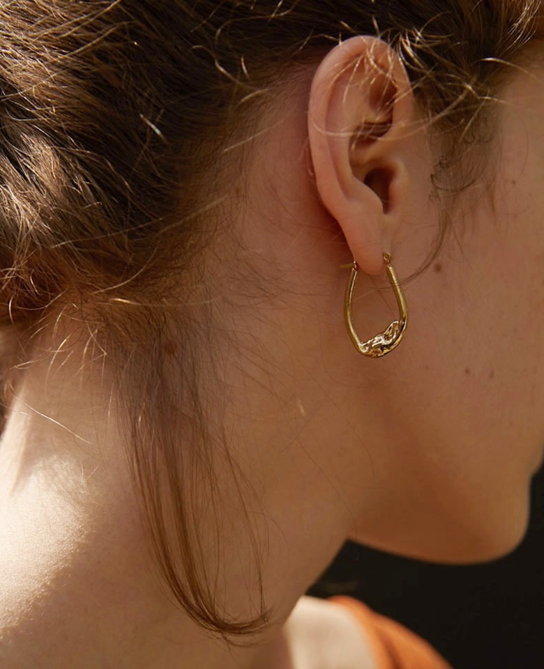 Light oval earring