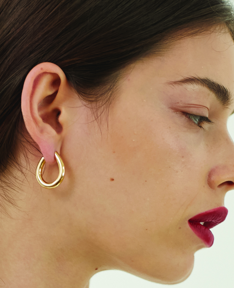 Oval earring